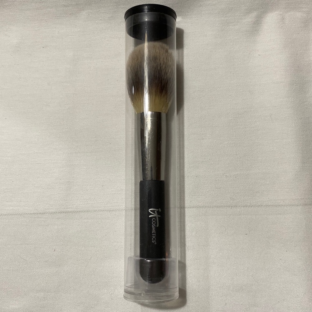 it Cosmetics makeup brush